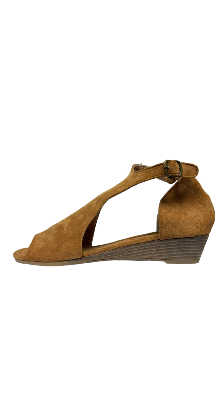 Sandalias de cuña con punta abierta en color marrón