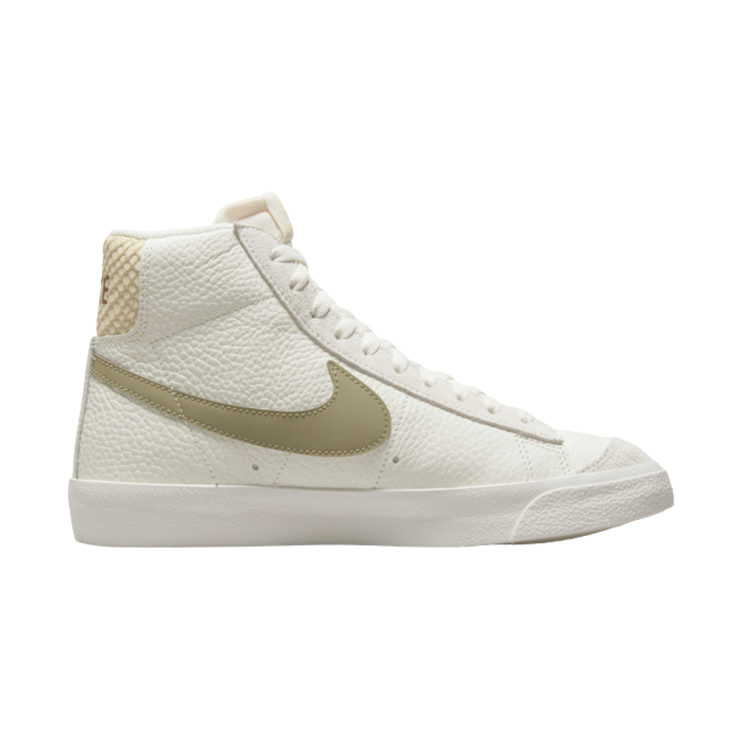Nike Women’s Blazer Mid ’77 Shoes – FD0805-100