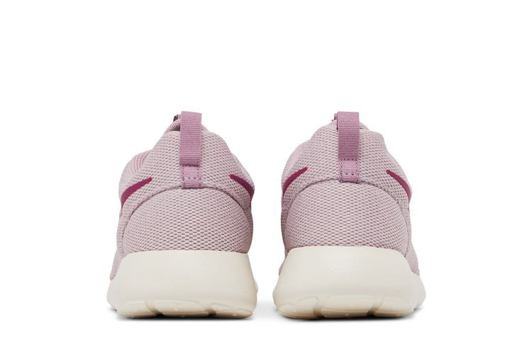 Nike Women Roshe One 844994 501