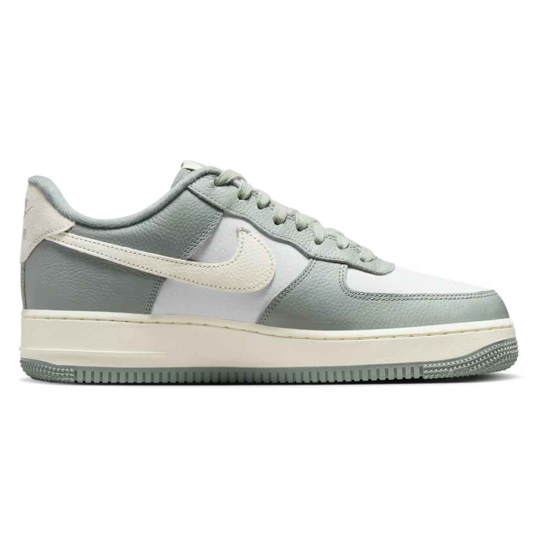 Nike Men's Air Force 1 '07 LX Shoes DV7186-300