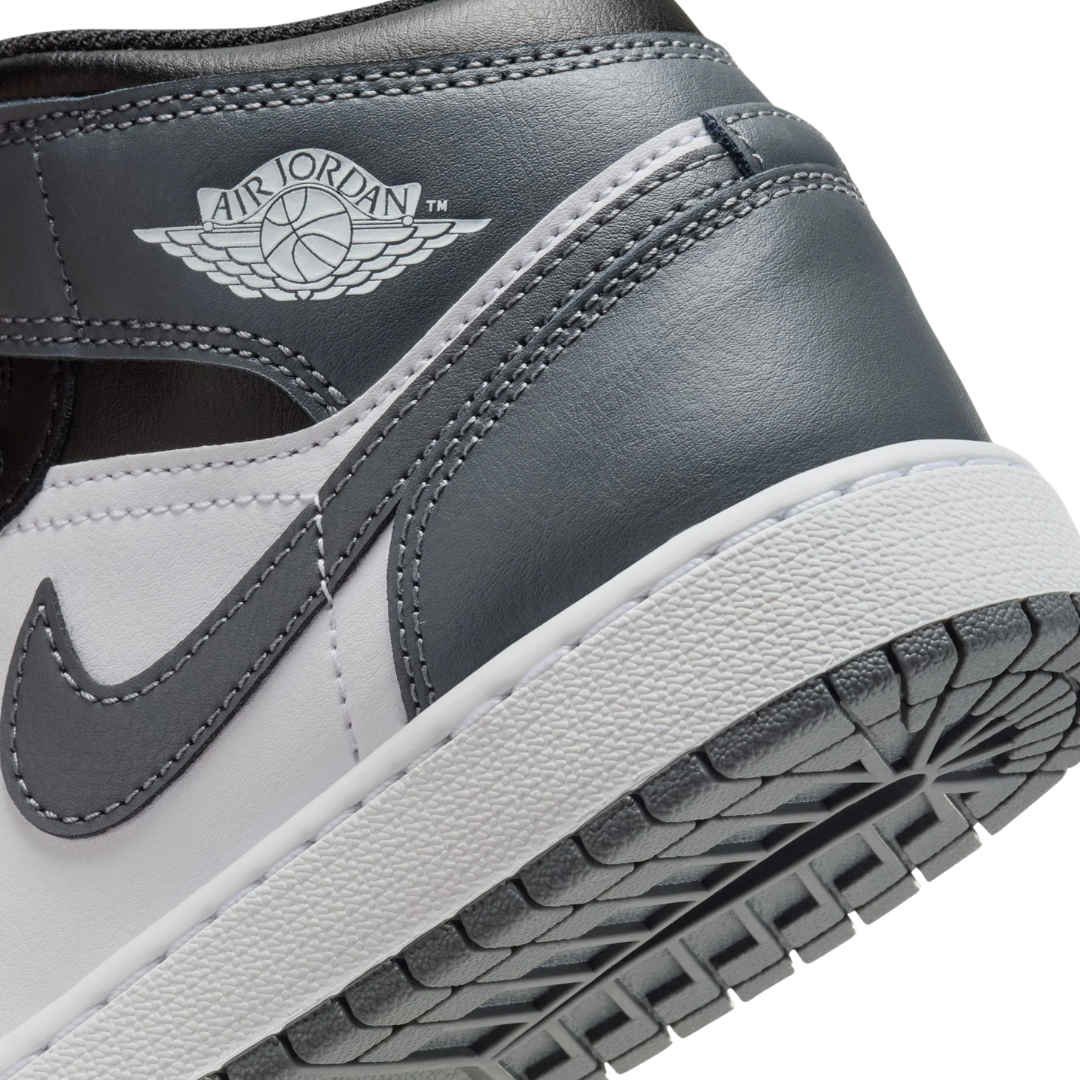Nike Big Kids' Air Jordan 1 Mid Shoes – DQ8423-001