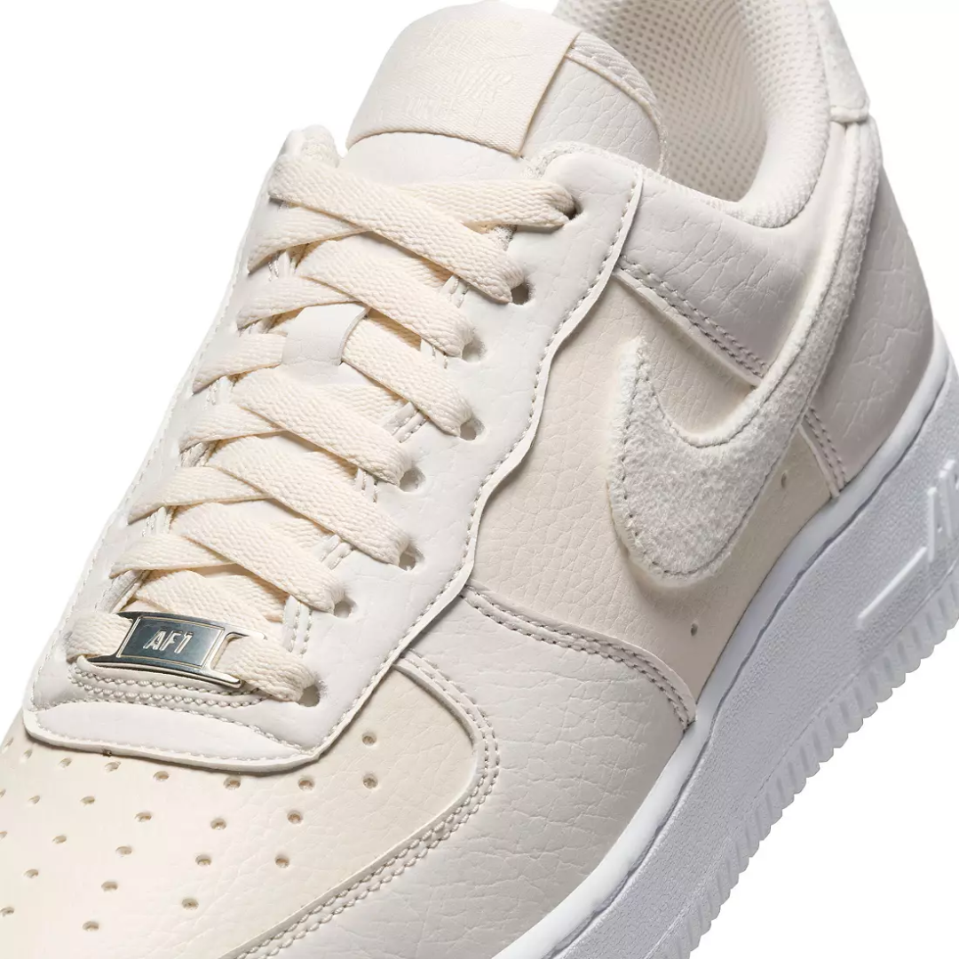 Nike Women's Air Force 1 '07 Shoes Sail White HQ3905-001