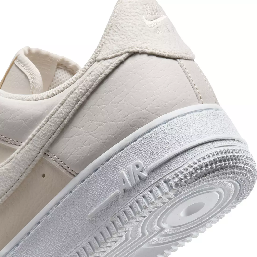 Nike Women's Air Force 1 '07 Shoes Sail White HQ3905-001