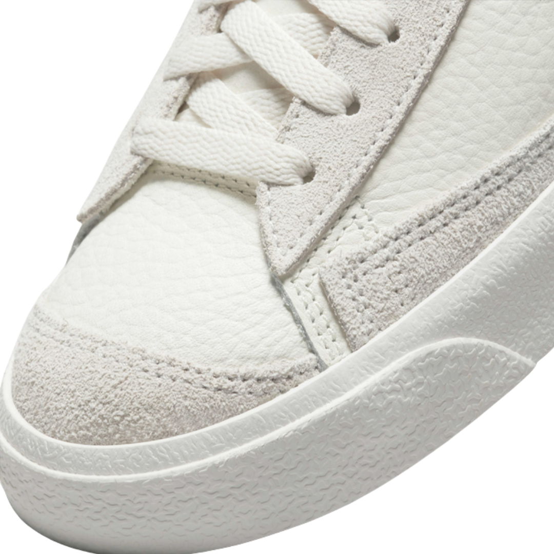 Nike Women’s Blazer Mid ’77 Shoes – FD0805-100