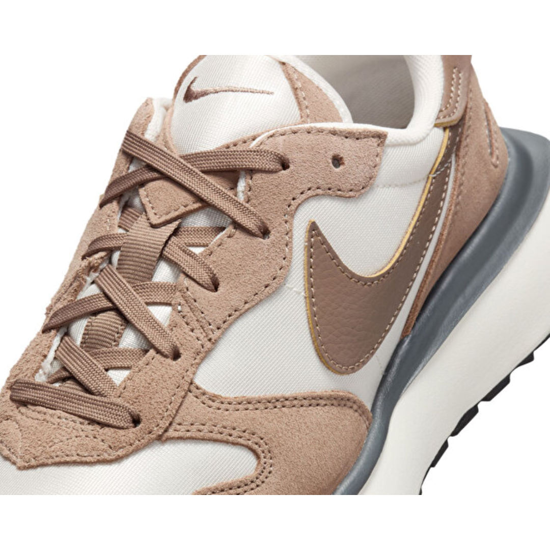 Nike Women's Phoenix Waffle Shoes - FD2196-005