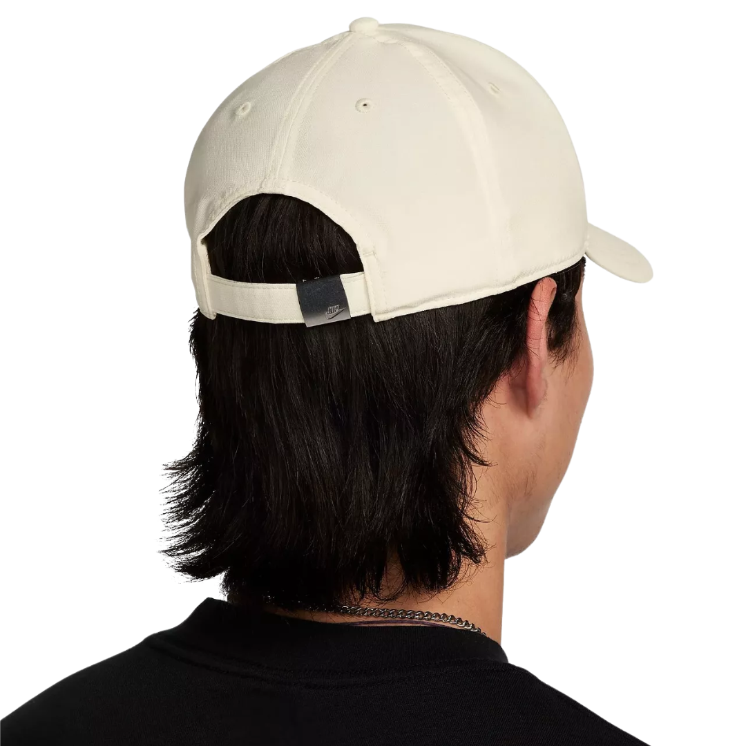 Nike Men's Dri-FIT Club Structured Metal Logo Strapback Cap