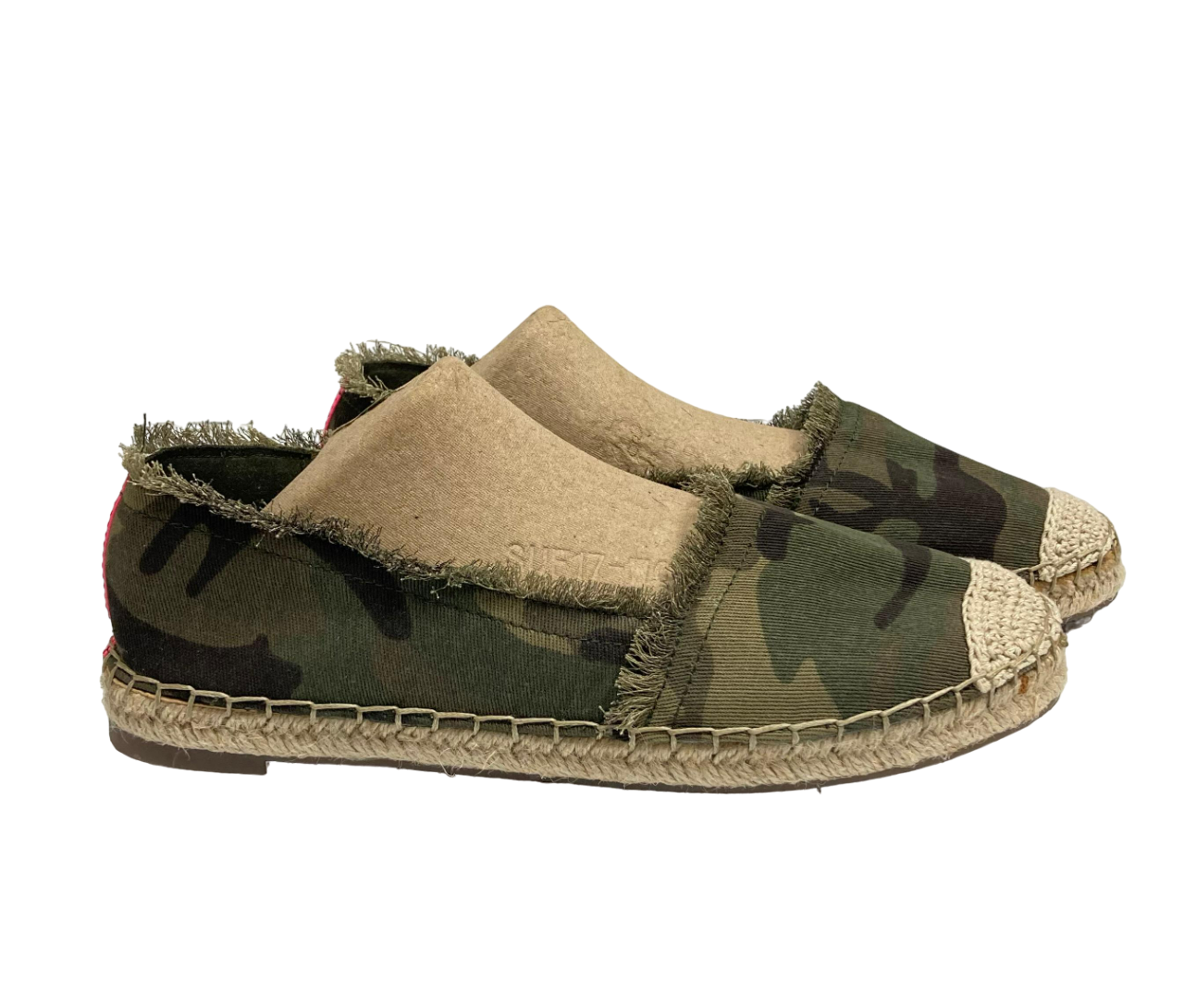 Zapatos sin cordones con diseño de camuflaje de Nine West