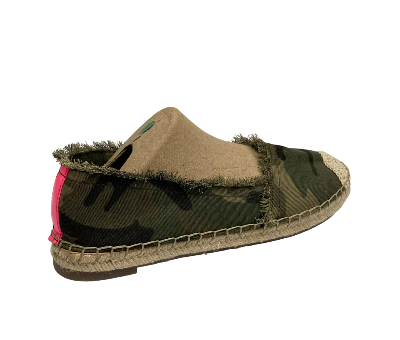 Zapatos sin cordones con diseño de camuflaje de Nine West
