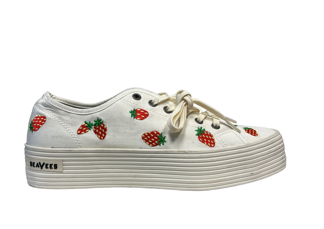 Baskets blanches SeaYees avec imprimé fraise brodé