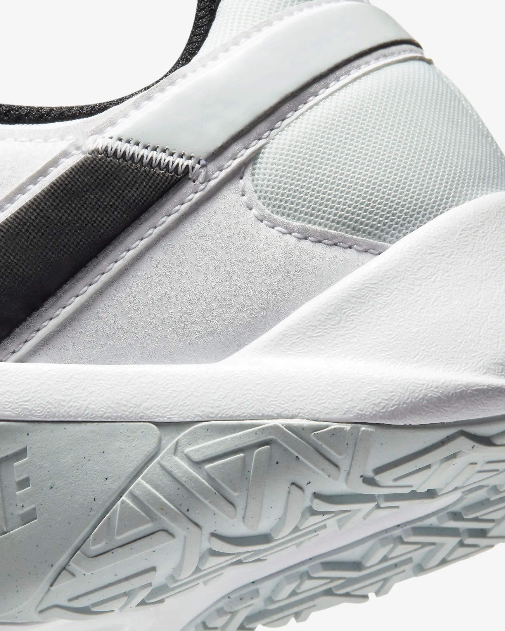 Nike Legend Essential 2 CQ9356 002